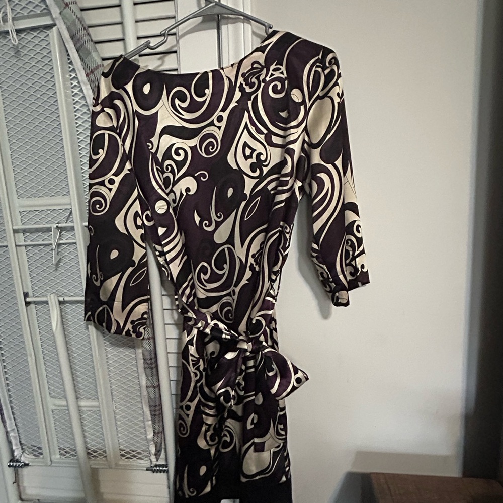 Chic Black and Cream Swirl Dress